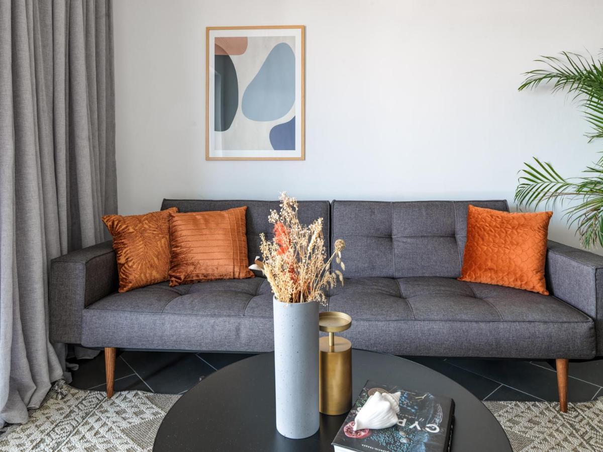 Liv Urban Suites Lárnaka Kültér fotó
