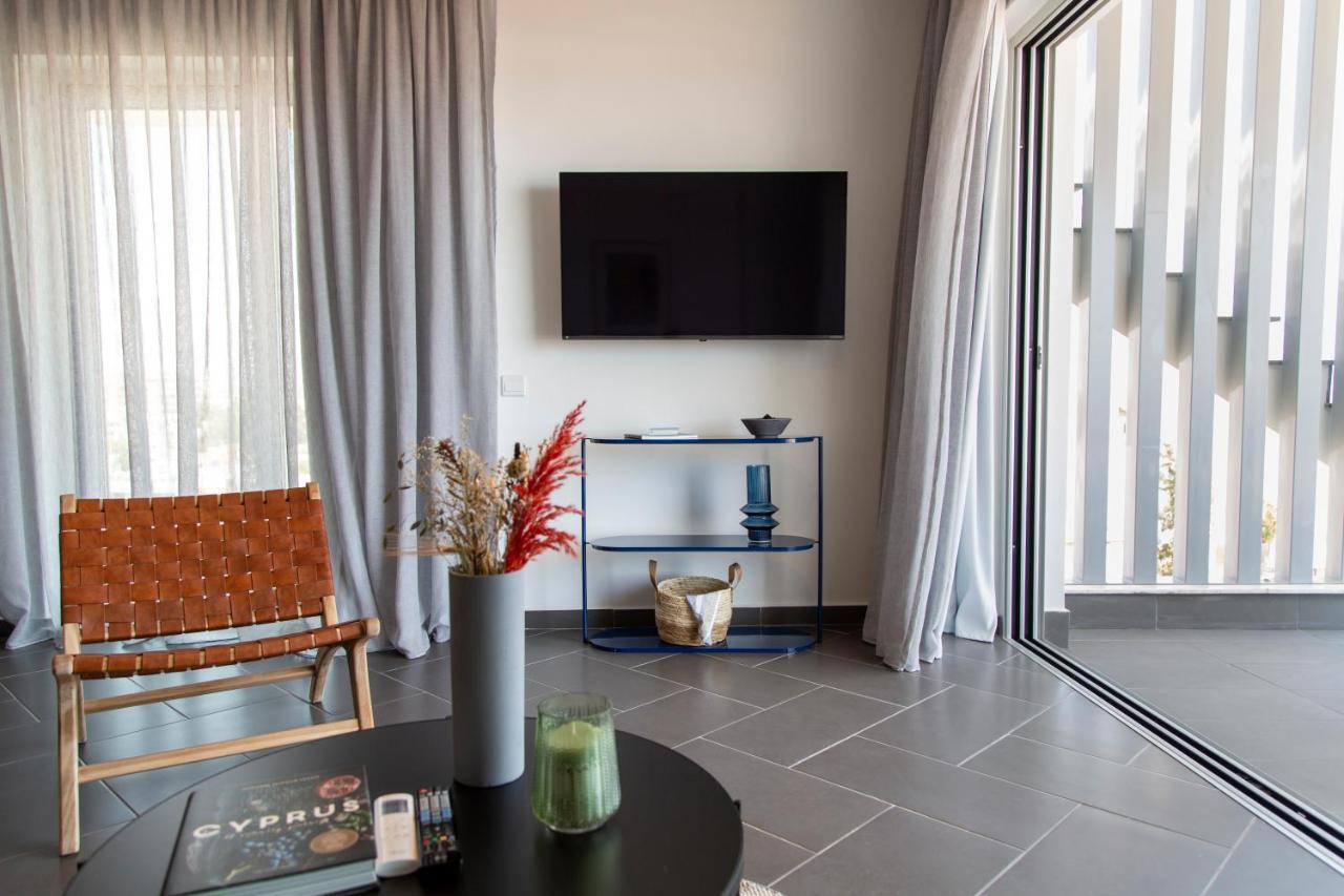 Liv Urban Suites Lárnaka Kültér fotó